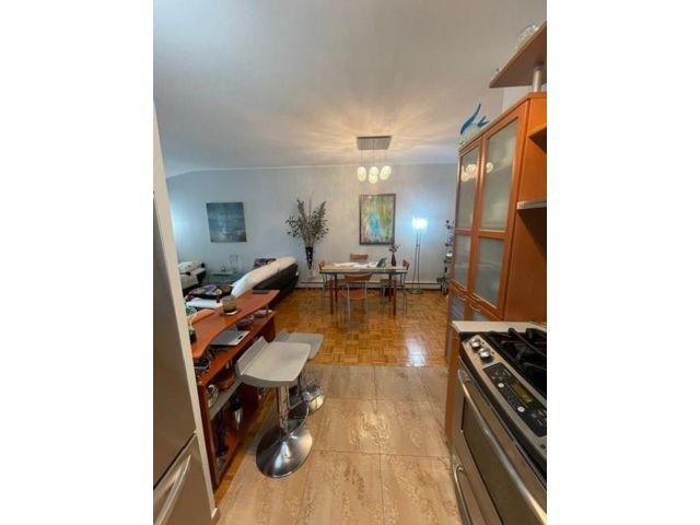  2 BR,  1.00 BTH &nbsp;Condominium style home in Bay Ridge