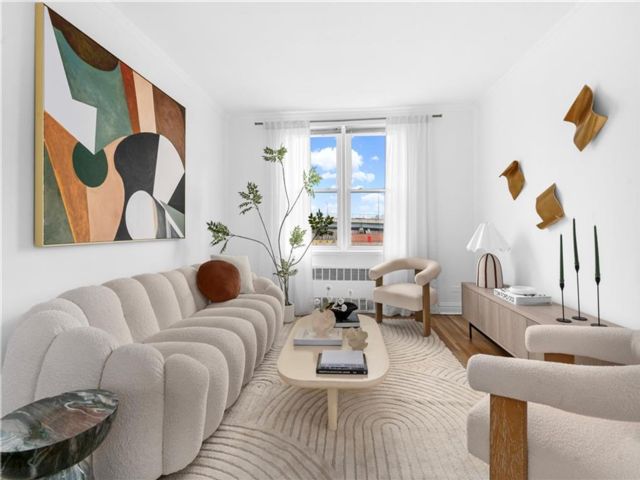  1 BR,  1.00 BTH &nbsp;Co-op style home in Bay Ridge