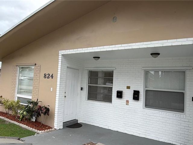  4 BR,  3.00 BTH &nbsp;Duplex style home in Fort Lauderdale