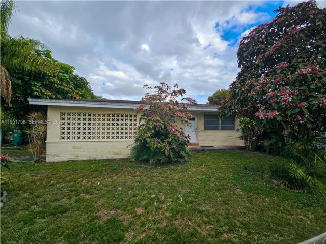  2 BR,  1.00 BTH &nbsp; style home in Miami