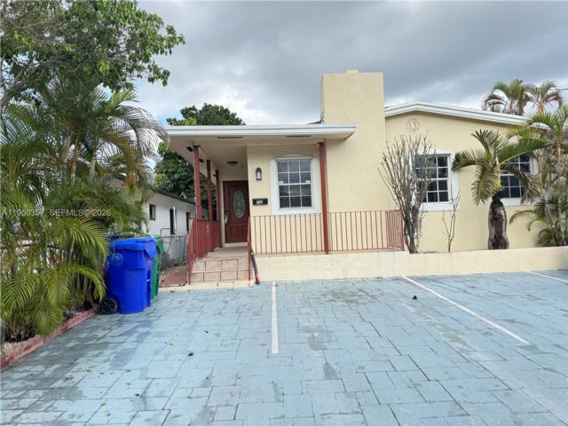  3 BR,  2.00 BTH &nbsp; style home in Miami