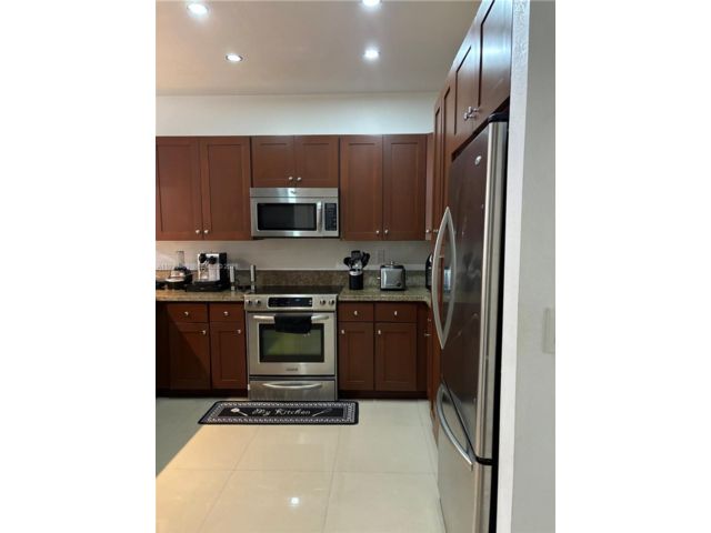  3 BR,  3.00 BTH &nbsp;Townhouse style home in Medley