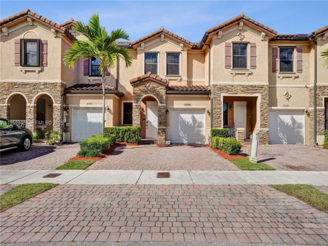  3 BR,  2.50 BTH &nbsp;Townhouse style home in Homestead