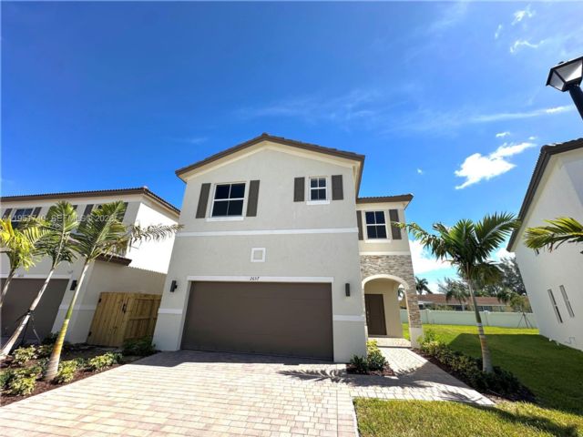  4 BR,  2.50 BTH &nbsp; style home in Homestead