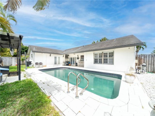  4 BR,  2.00 BTH &nbsp;European style home in Lauderhill