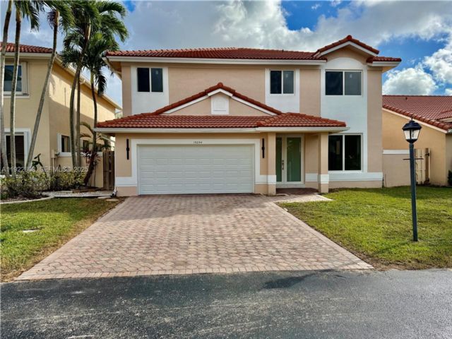  4 BR,  3.00 BTH &nbsp; style home in Miami