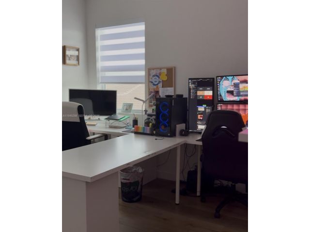 [PHOTO]