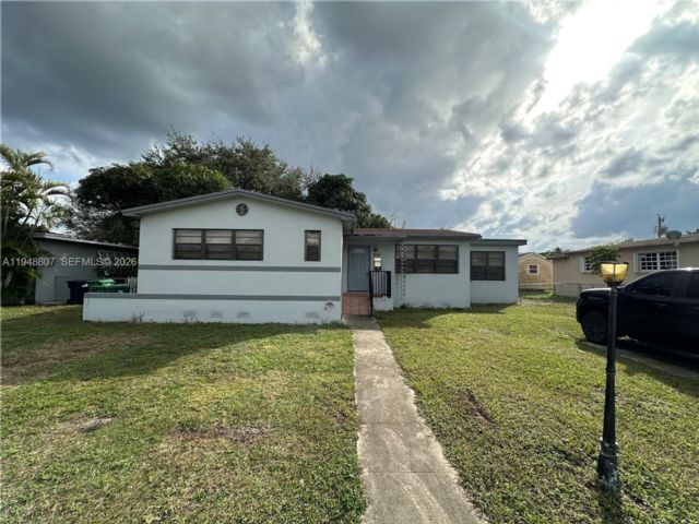  3 BR,  2.00 BTH &nbsp; style home in Miami