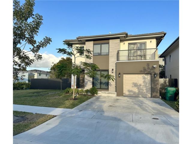  5 BR,  4.50 BTH &nbsp; style home in Florida City