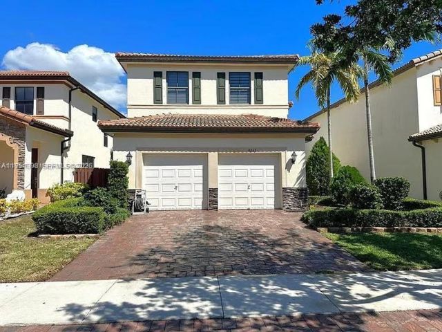  4 BR,  2.50 BTH &nbsp;2 story style home in Miami