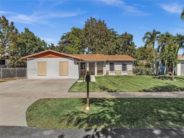  3 BR,  2.00 BTH &nbsp;Other style home in Miami