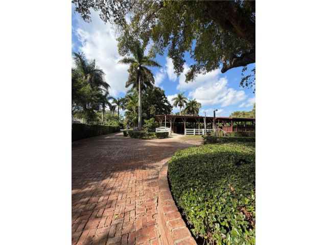  4 BR,  3.00 BTH &nbsp; style home in Miami