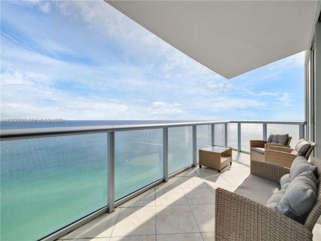  2 BR,  3.00 BTH &nbsp; style home in Sunny Isles Beach