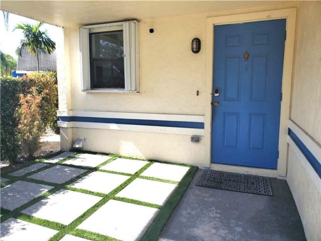  3 BR,  2.00 BTH &nbsp;Villa style home in Dania