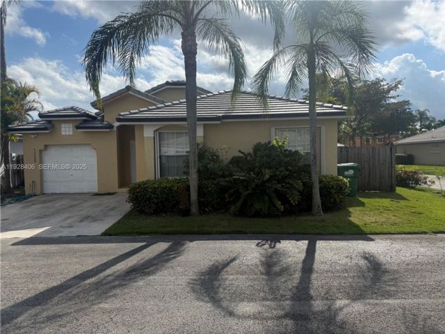  3 BR,  2.00 BTH &nbsp;Traditional style home in Kendall