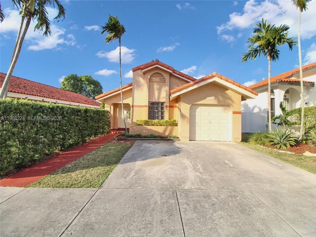  4 BR,  2.00 BTH &nbsp;Traditional style home in Kendall