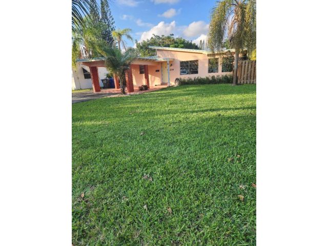  3 BR,  2.00 BTH &nbsp; style home in Hollywood