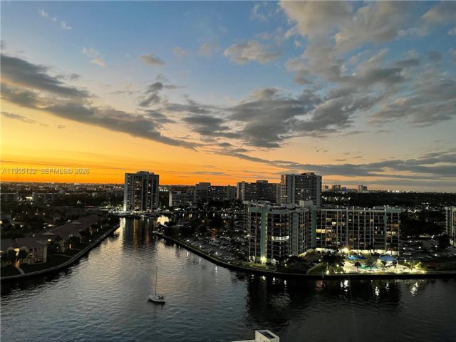  4 BR,  2.00 BTH &nbsp; style home in Hollywood