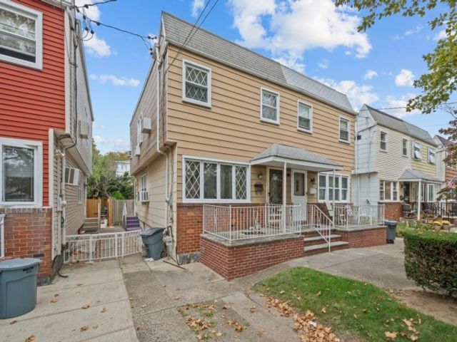  3 BR,  1.50 BTH &nbsp;Single family style home in Mill Basin