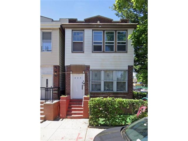 Studio,  0.00 BTH &nbsp;Multi-family style home in Midwood