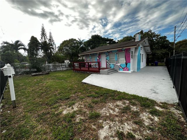 3 BR,  2.00 BTH &nbsp; style home in Miami