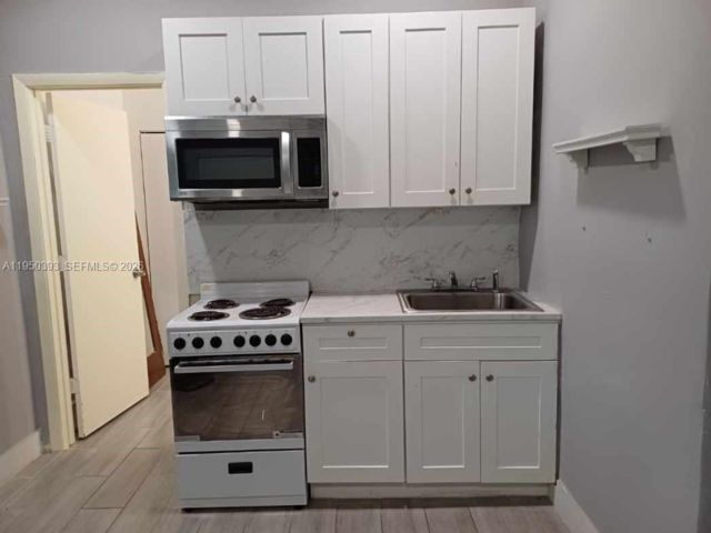  1 BR,  1.00 BTH &nbsp; style home in Miami