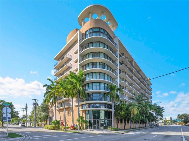  2 BR,  2.00 BTH &nbsp; style home in Coral Gables