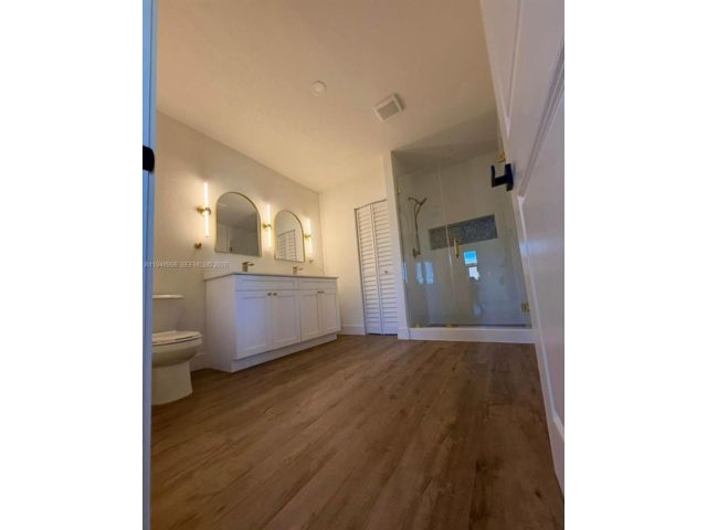  3 BR,  2.00 BTH &nbsp; style home in Kendall