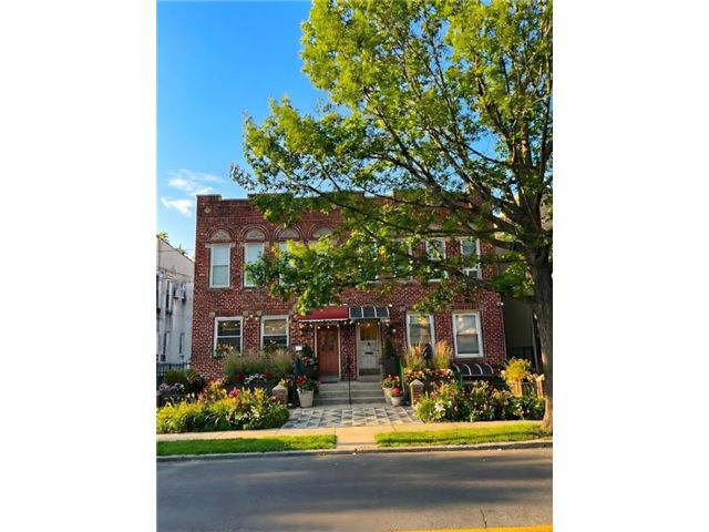 Studio,  5.00 BTH &nbsp;Multi-family style home in Dyker Heights