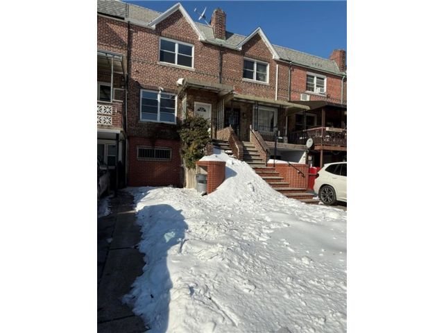  2 BR,  1.00 BTH &nbsp;Multi-family style home in Bath Beach