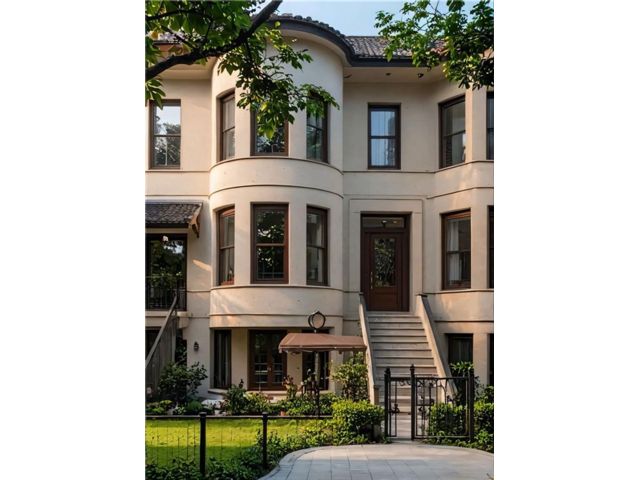 Studio,  0.00 BTH &nbsp;Multi-family style home in Sunset Park