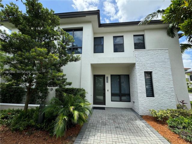  4 BR,  3.50 BTH &nbsp; style home in Miami