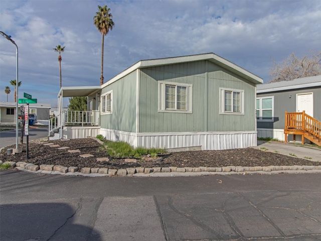  3 BR,  2.00 BTH &nbsp;Mobile home style home in Las Vegas