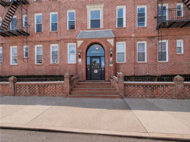  2 BR,  1.00 BTH &nbsp;Condominium style home in South Ozone Park