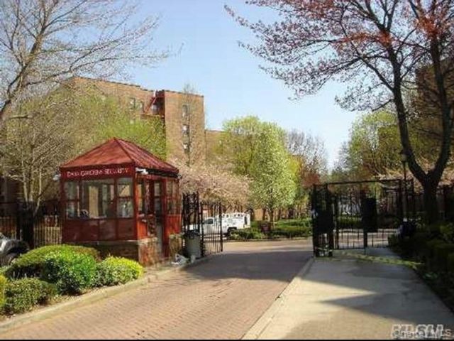  2 BR,  1.00 BTH &nbsp;Co-op style home in Fresh Meadows