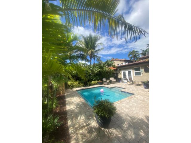  3 BR,  3.00 BTH &nbsp; style home in Hollywood