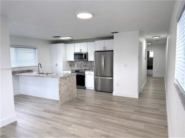  2 BR,  1.00 BTH &nbsp;Duplex style home in Miami