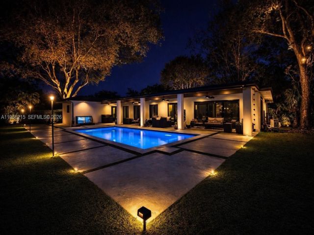  4 BR,  3.00 BTH &nbsp; style home in Cutler Bay