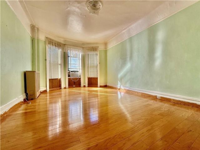  1 BR,  1.00 BTH &nbsp;Multi-family style home in Bay Ridge
