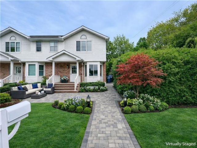  3 BR,  3.00 BTH &nbsp;Single family style home in Arden Heights