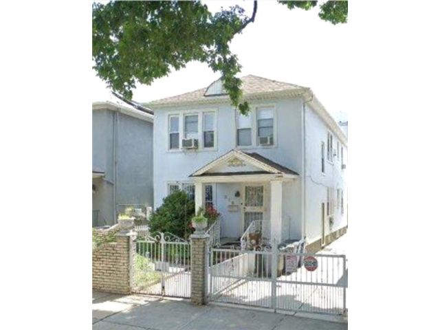  5 BR,  0.00 BTH &nbsp;Multi-family style home in Sunset Park
