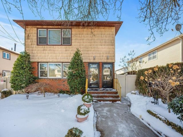 Studio,  0.00 BTH &nbsp;Multi-family style home in Dongan Hills-below Hylan