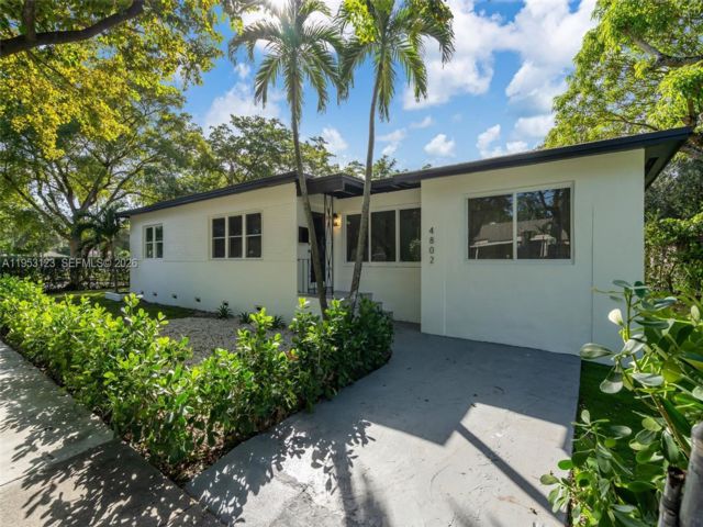  2 BR,  4.00 BTH &nbsp;Other style home in Miami