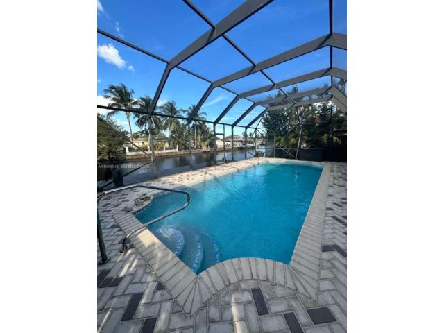  3 BR,  2.00 BTH &nbsp; style home in Hollywood