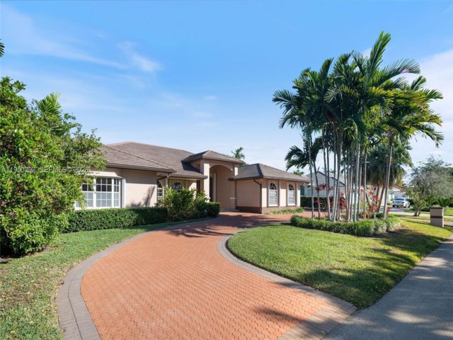  4 BR,  4.00 BTH &nbsp; style home in Miami