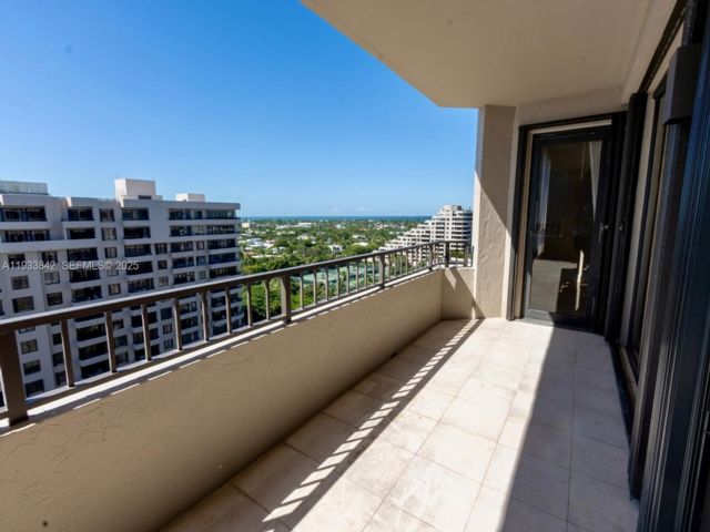  2 BR,  2.00 BTH &nbsp; style home in Key Biscayne