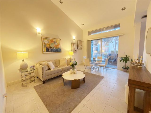 [Pembroke Pines Real Estate, listing number 3329550]