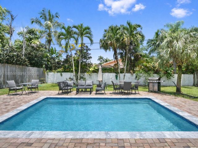  4 BR,  2.00 BTH &nbsp; style home in South Miami