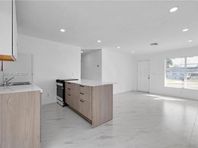  3 BR,  2.00 BTH &nbsp; style home in Davie