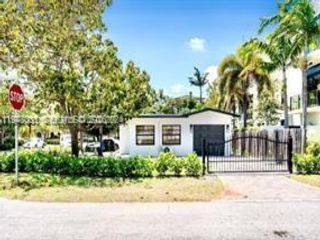  2 BR,  1.00 BTH &nbsp; style home in Fort Lauderdale